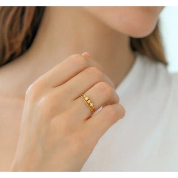 RETAIL $70 Mint & Lilly Dainty Stackable Beaded Fidget Ring Set*Size 8*Gold - Picture 2 of 2